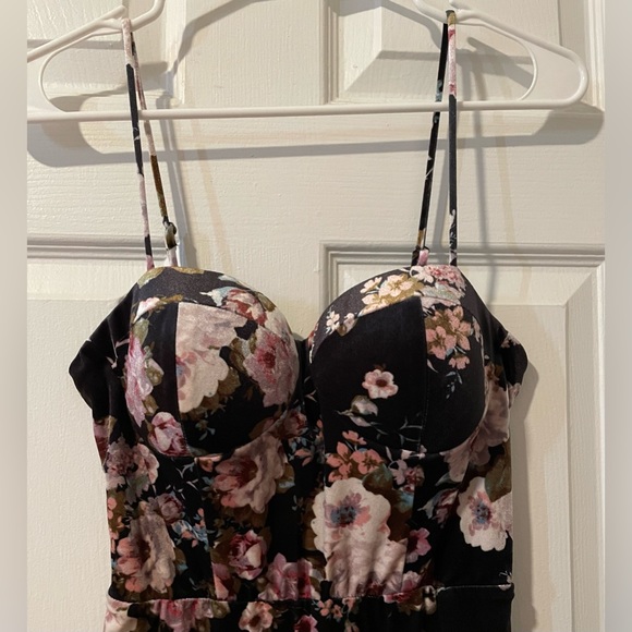 Floral Velvet Fabric Bodycon Dress - Picture 2 of 11